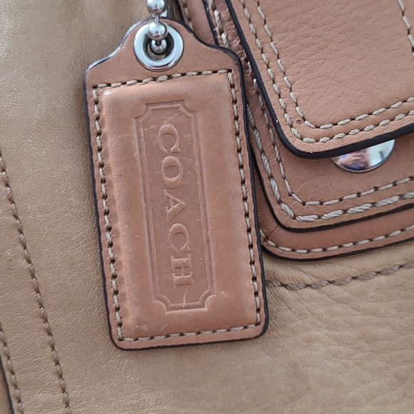 SOLD Gorgeous Coach Alex Soho Handbag - Picture 2 of 10